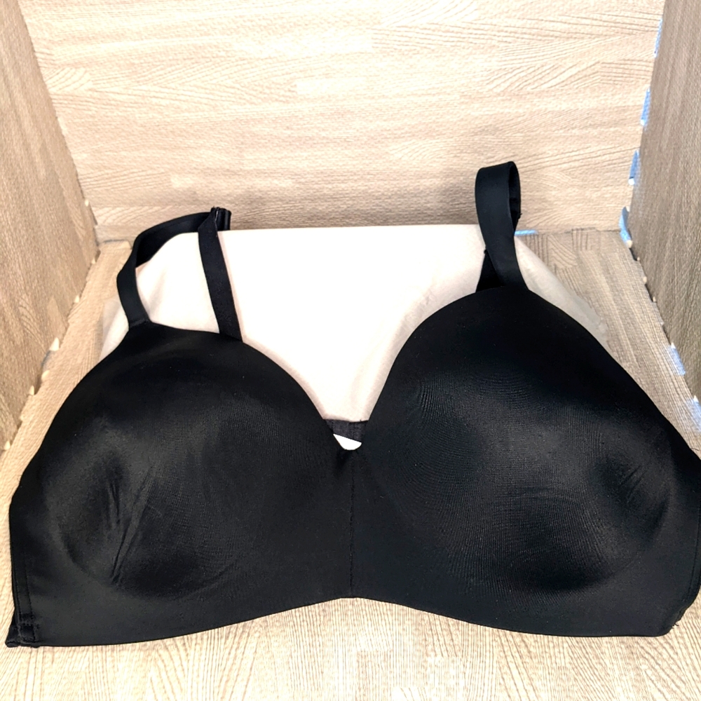 Cacique Lightly Lined T-Shirt No-Wire Bra, Black, 46D